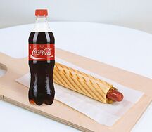 Френч-дог с финской сосиской и Coca-Cola 