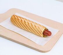 Френч-дог с сосиской, перцем и сыром 