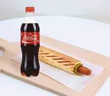 Френч-дог с сосиской Три перца и сыр и Coca-Cola