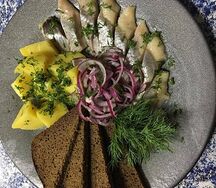 Сельдь с отварным картофелем