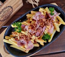 Картофель фри с беконом