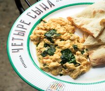 Скрэмбл со шпинатом