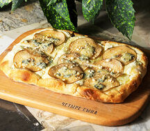 Пицца Груша и Горгонзола