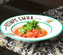 Адлерская яичница с томатом и кинзой