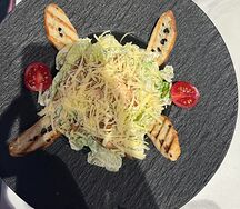 Салат Цезарь с курицей
