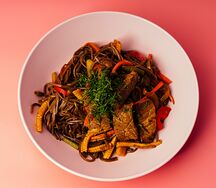 Wok с лапшой гречневой