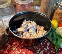 Конечности Краба стригуна в сливочном соусе