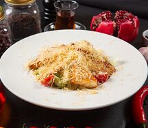 Салат Цезарь с курицей