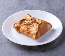 Булочка с ветчиной и сыром