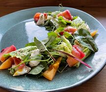 Салат с лососем