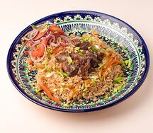 Плов с говядиной и салатом