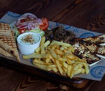 Гирос на тарелке Вегетарианский