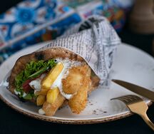 Сувлак с сырными палочками