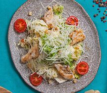 Салат Цезарь с курицей
