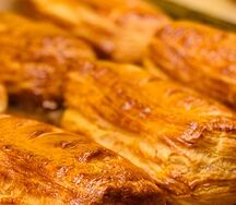 Сливочная слойка с ветчиной и сыром