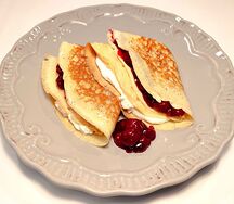 Блины с вишней и сливочным сыром