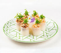 Ролл в дайконе с угрем и креветкой