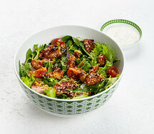 Салат с цыпленком гриль