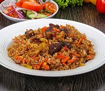 Плов с салатом