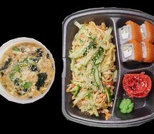 Удон с морепродуктами, ролл Филадельфия и суп кимчи