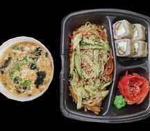 Удон с курицей терияки, ролл Сливочный угорь и суп кимчи