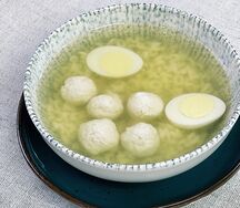 Куриный бульон с фрикадельками