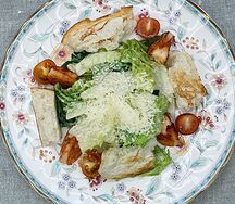 Салат Цезарь с креветками