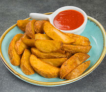 Картофельные дольки с кетчупом