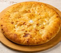 Осетинский пирог с сулугуни и помидорами