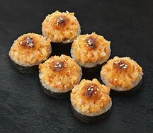 Ролл запеченный с крабом и креветкой в нори