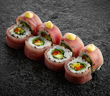 Ролл Премиум с тунцом и соусом манго