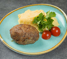 Котлетка мясная с картофельным пюре