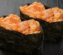 Суши острые с лососем, 2 шт