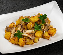 Жареный картофель с грибами