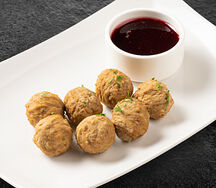 Фрикадельки с брусничным соусом