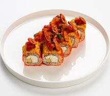 Запеченный ролл с угрем и томатной сальсой