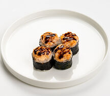 Половинка запеченного ролла Сырная креветка