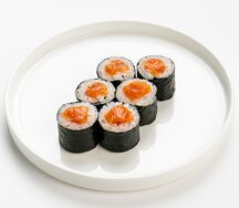 Маки с лососем