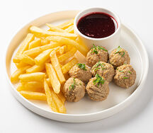 Фрикадельки с картошкой фри и брусничным соусом