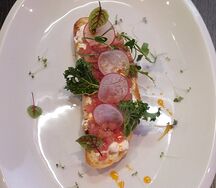 С тунцом, каперсами и сливочным соусом