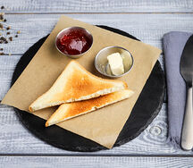 Тост с маслом и джемом