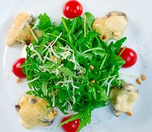 Теплый салат с куриной печенью