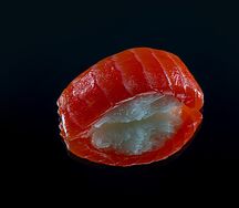 Суши с лососем