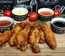 8 куриных крылышек в остром соусе