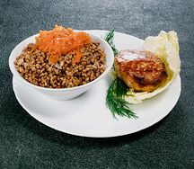 Котлета куриная с гречневой кашей