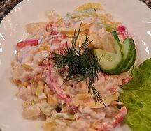 Салат с копчёной курицей и ананасом