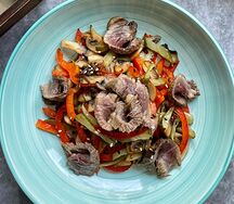 Салат с ростбифом и грибами