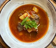 Суп-гуляш с мраморной говядиной