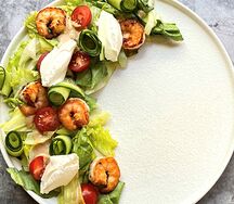 Салат с креветками и сливочным сыром