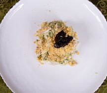 Салат с курицей и черносливом